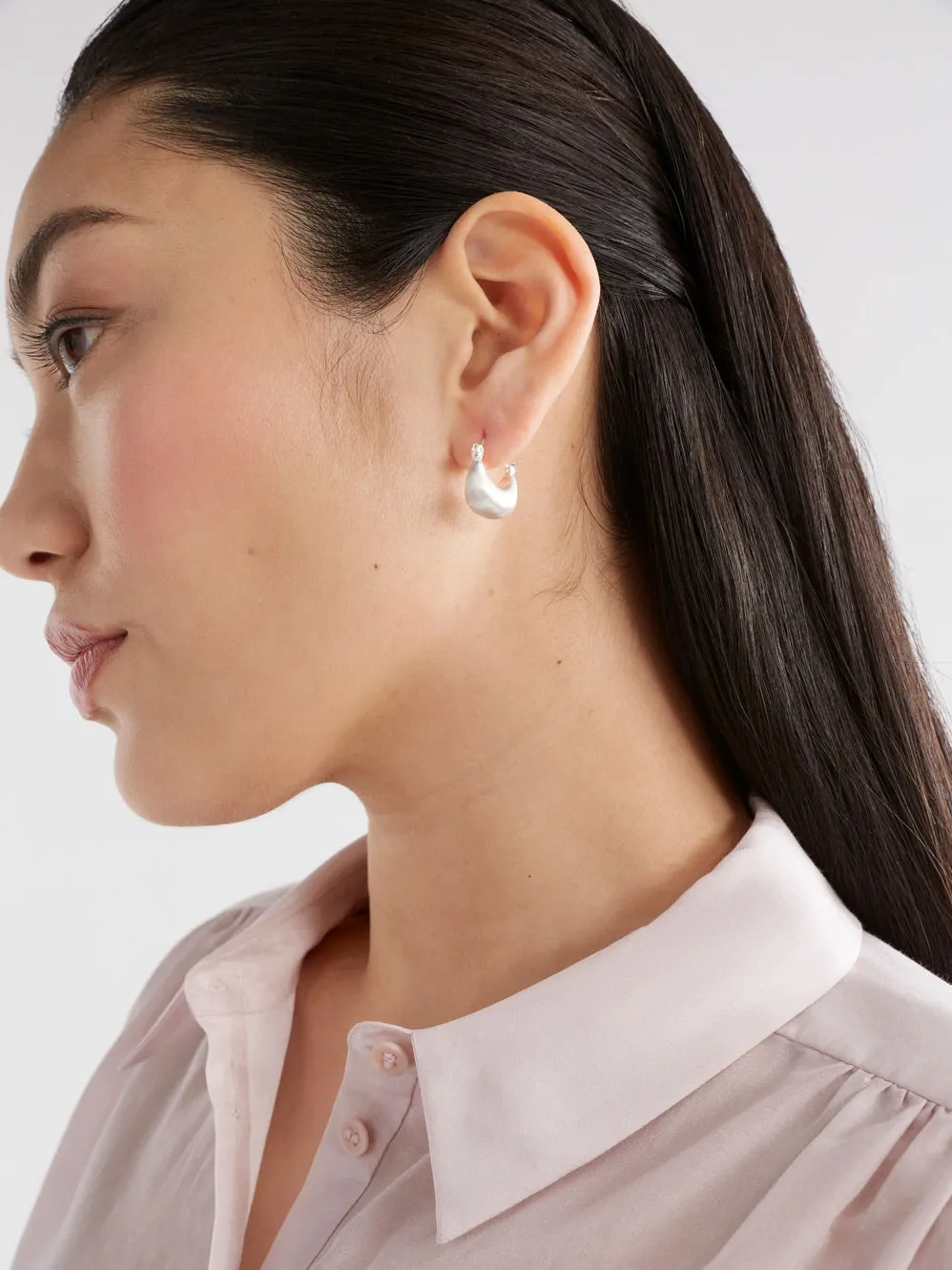 ELK ELLIK SHORT HOOP EARRING sold by ENNI product image thumbnail 2