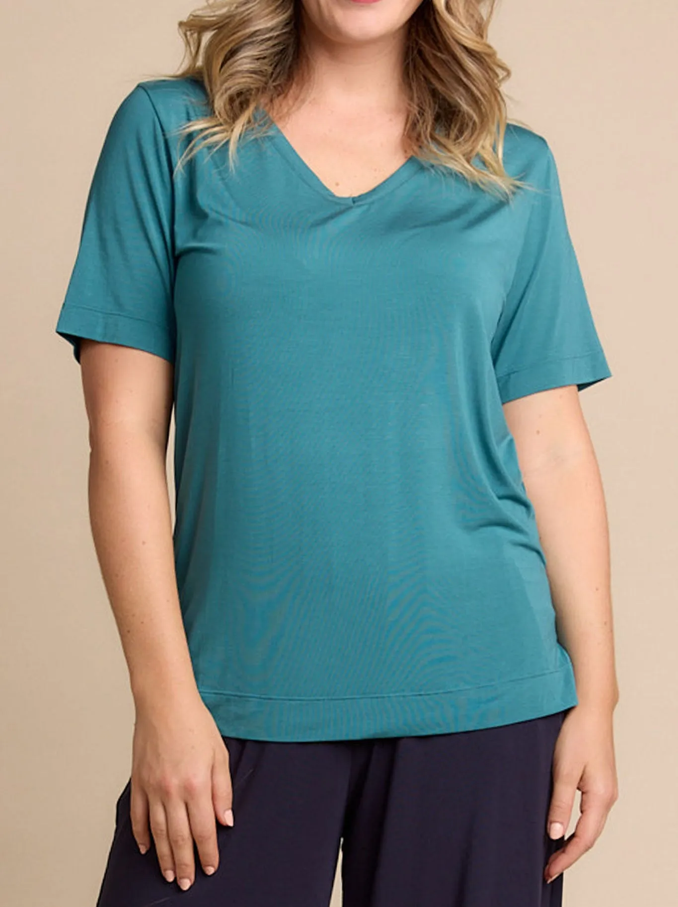 TANI ELLA V NECK TEE sold by ENNI product image thumbnail 4