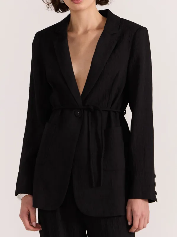 STAPLE THE LABEL EMORY TIE WASITED BLAZER sold by ENNI