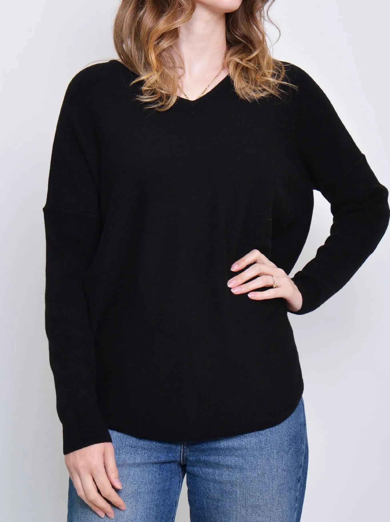 JAMES MELBOURNE VEE NECK CURVED HEM sold by ENNI product image thumbnail 5