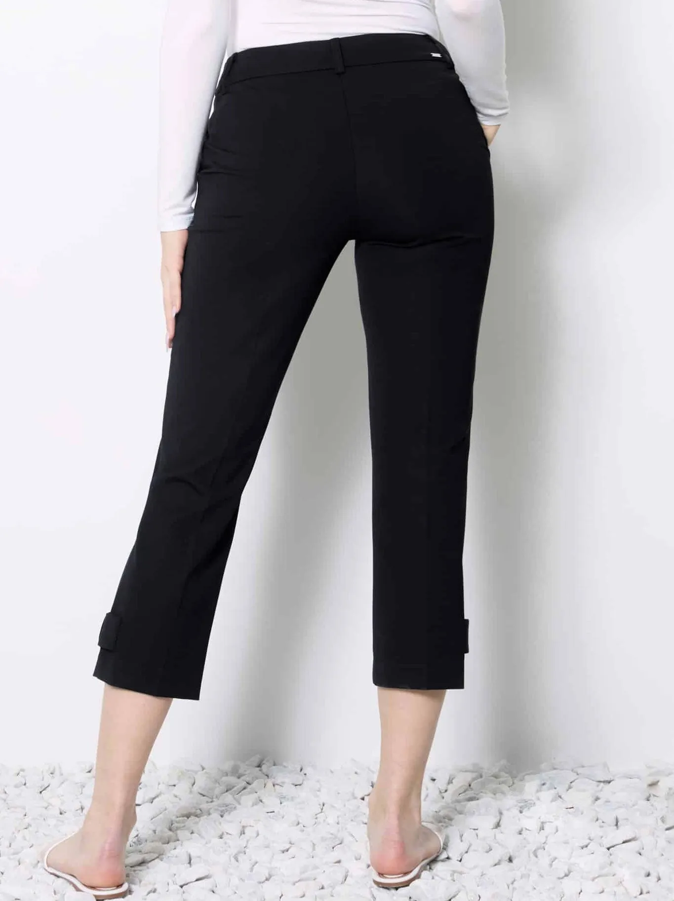 UP! SOLID COMPRESSION TAB DETAIL CROPPED PANT sold by ENNI product image thumbnail 3