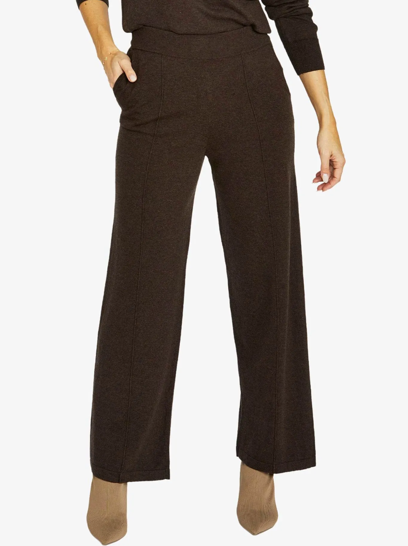 JUMP SEAM DETAIL KNIT PANT sold by ENNI