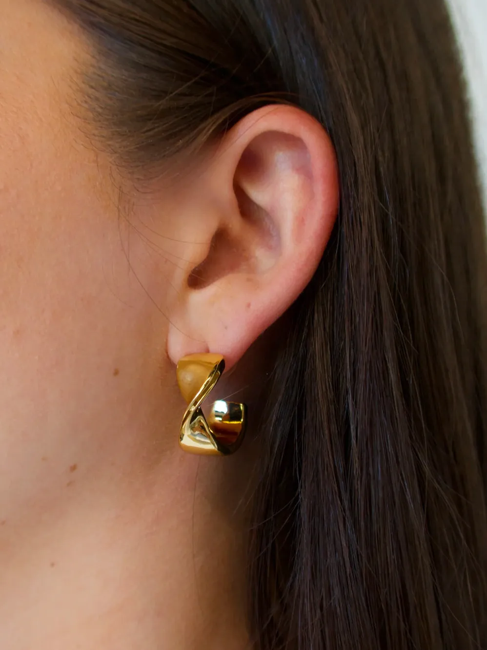 ZAFINO MARNIE HOOP EARRING sold by ENNI product image thumbnail 2