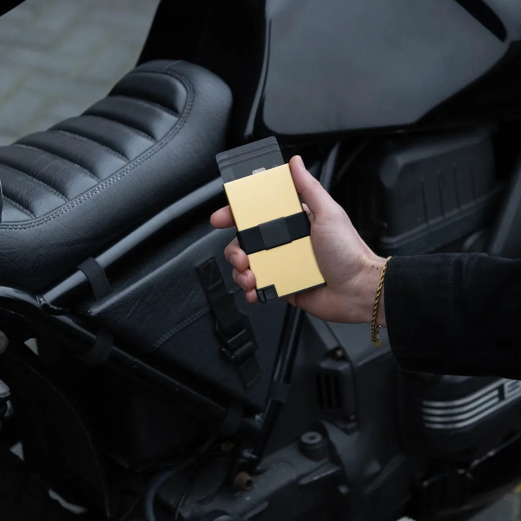 18K Gold Cardholder sold by Ekster product image thumbnail 5