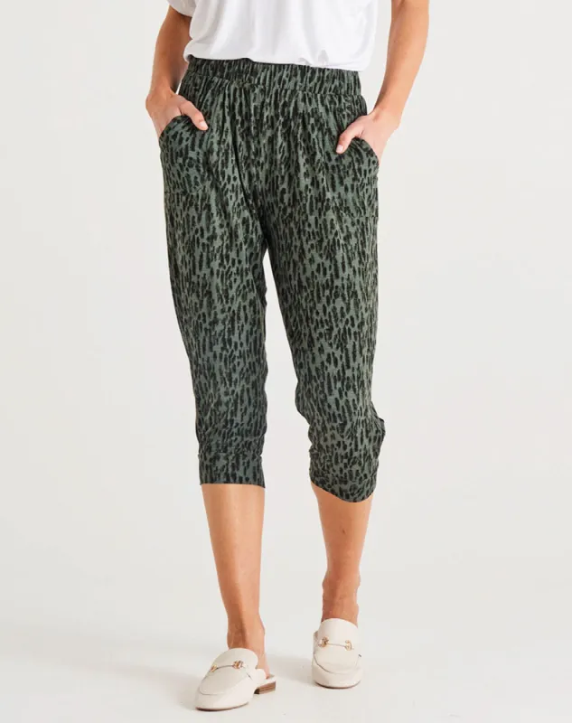 Tokyo 3/4 Pant - Abstract Print sold by Freez