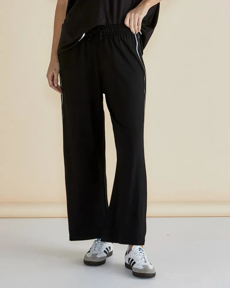Evelyn Wide Leg Jogger - Black sold by Freez