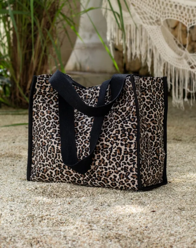 Lisa Tote sold by Freez