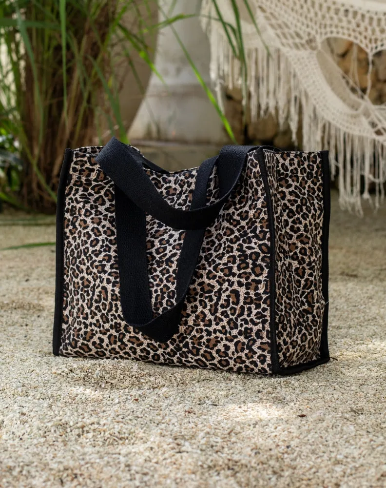 Lisa Tote sold by Freez