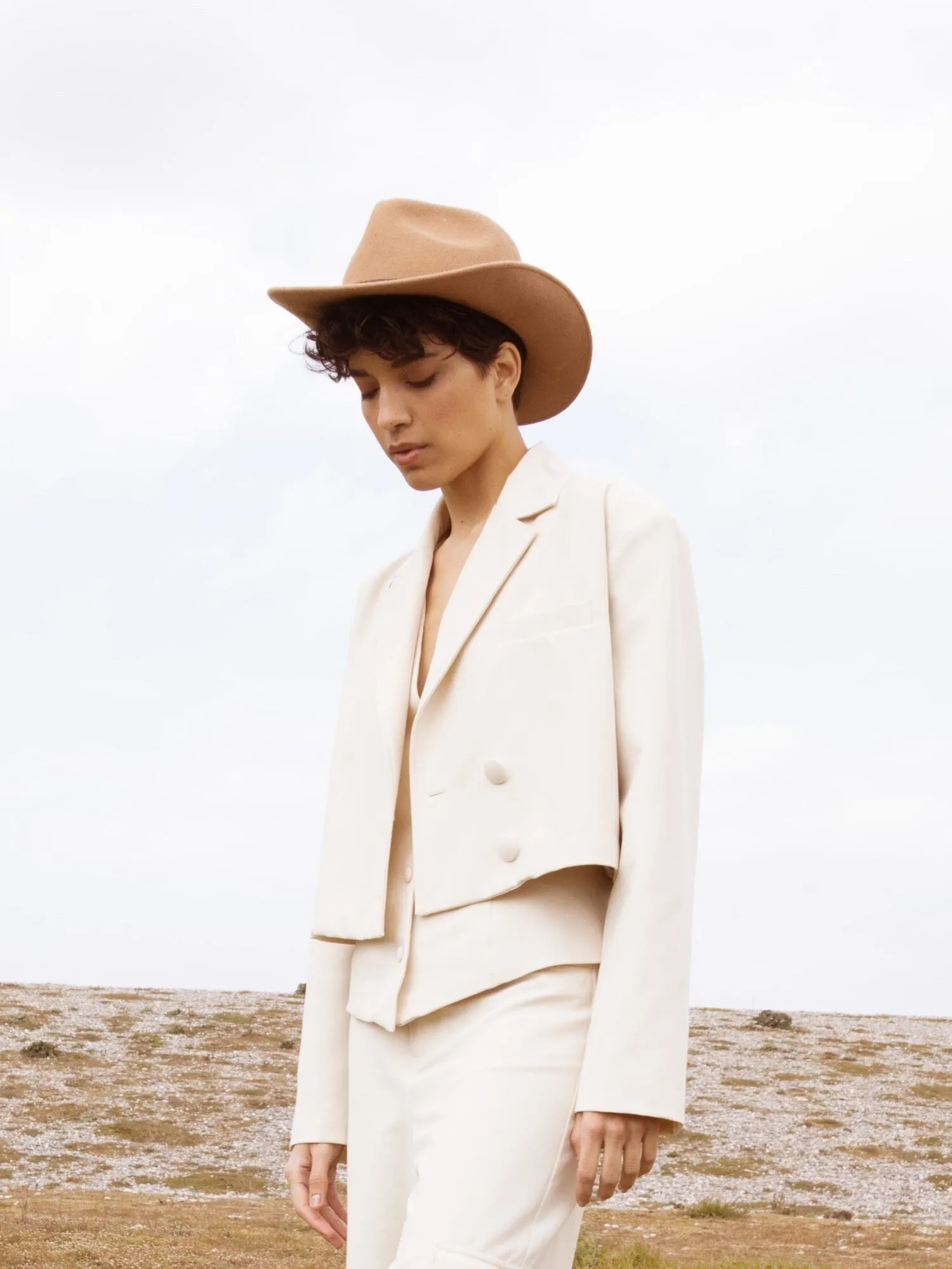 DEA - Veste blazer cropped en twill de laine stretch Oeko Tex Ecru sold by Fete Imperiale