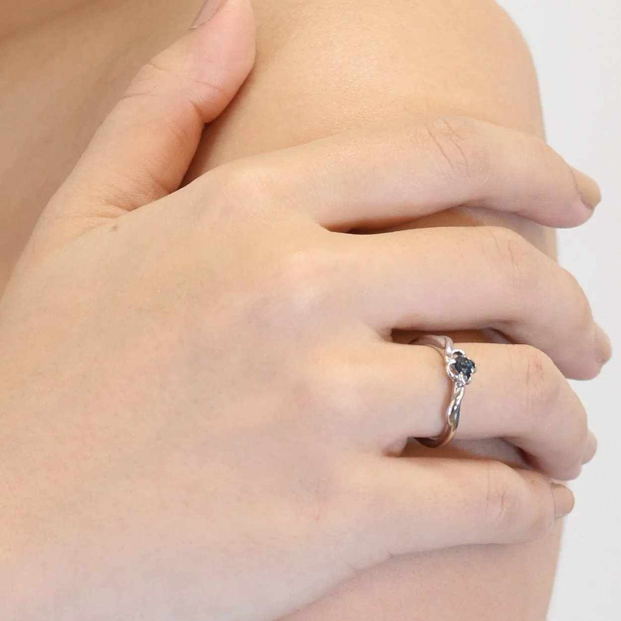 Gemondo 9ct White Gold 0.27ct Blue Sapphire Floral Ring sold by Gemondo Jewellery product image thumbnail 3