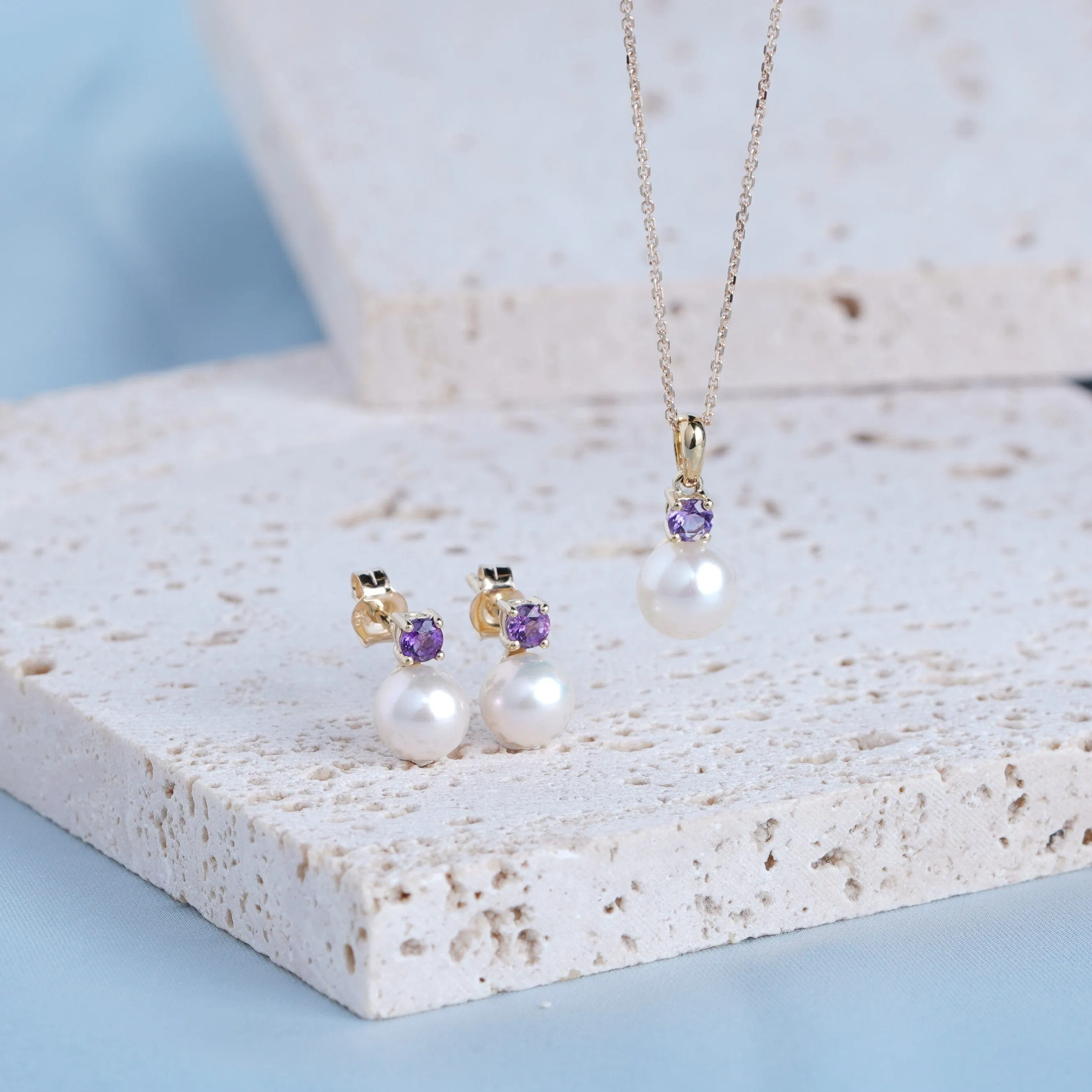 Modern Pearl & Amethyst Pendant in 9ct Yellow Gold sold by Gemondo Jewellery product image thumbnail 2