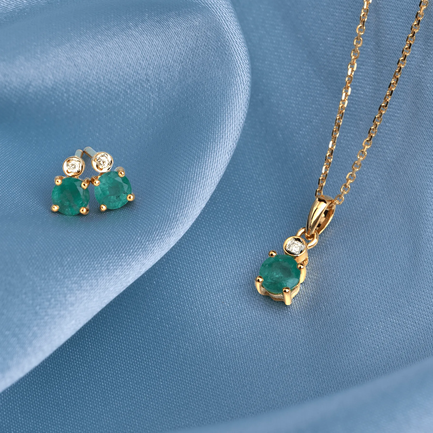 Micro Statement Round Emerald & Diamond Pendant in 9ct Yellow Gold sold by Gemondo Jewellery product image thumbnail 2