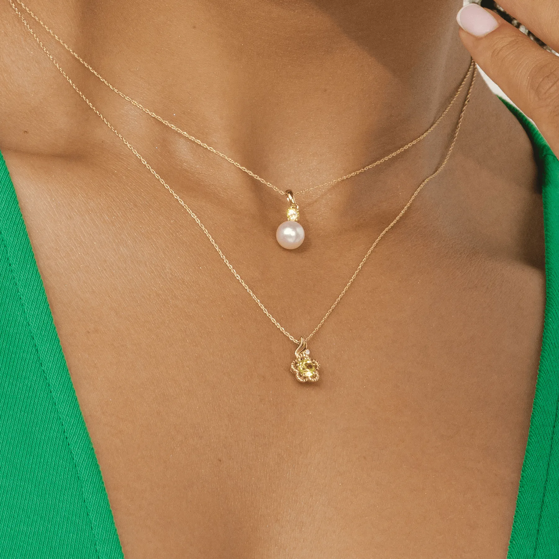 Floral Round Peridot & Diamond Pendant in 9ct Yellow Gold sold by Gemondo Jewellery product image thumbnail 2