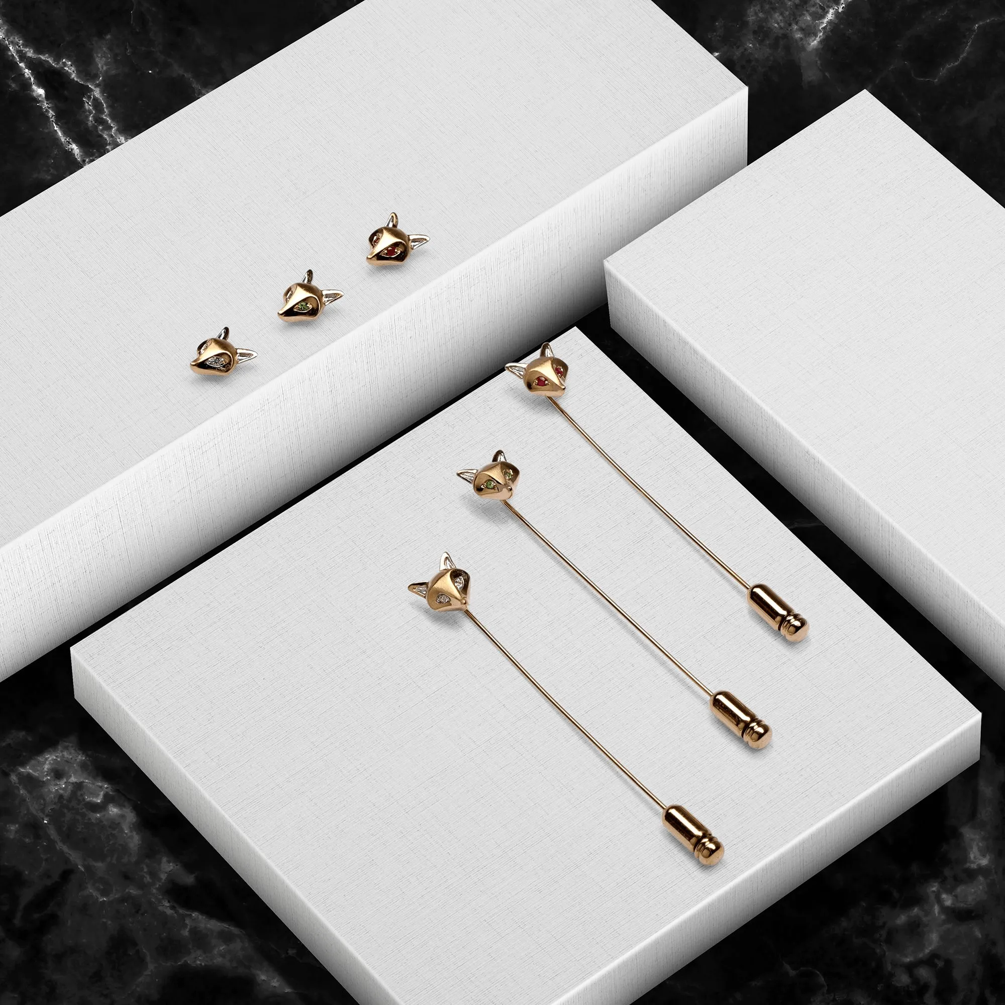 Gardenia Tsavorite Fox Pin In 9ct Yellow Gold sold by Gemondo Jewellery product image thumbnail 2