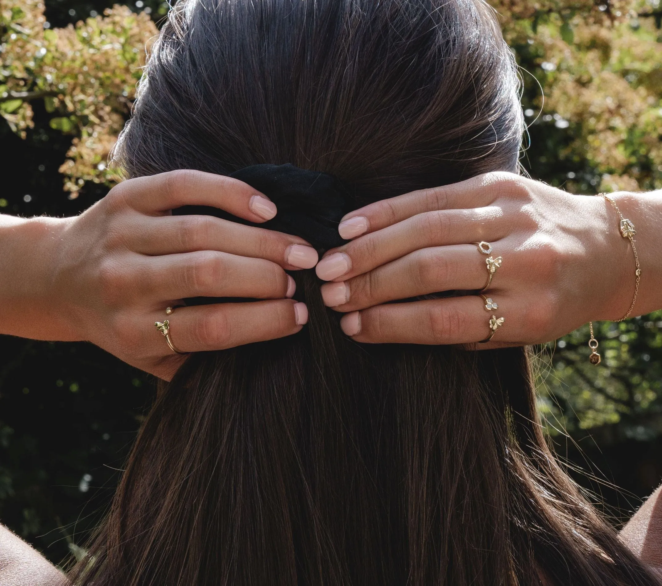 Honeycomb Inspired Bee Bracelet in 9ct Yellow Gold sold by Gemondo Jewellery product image thumbnail 3