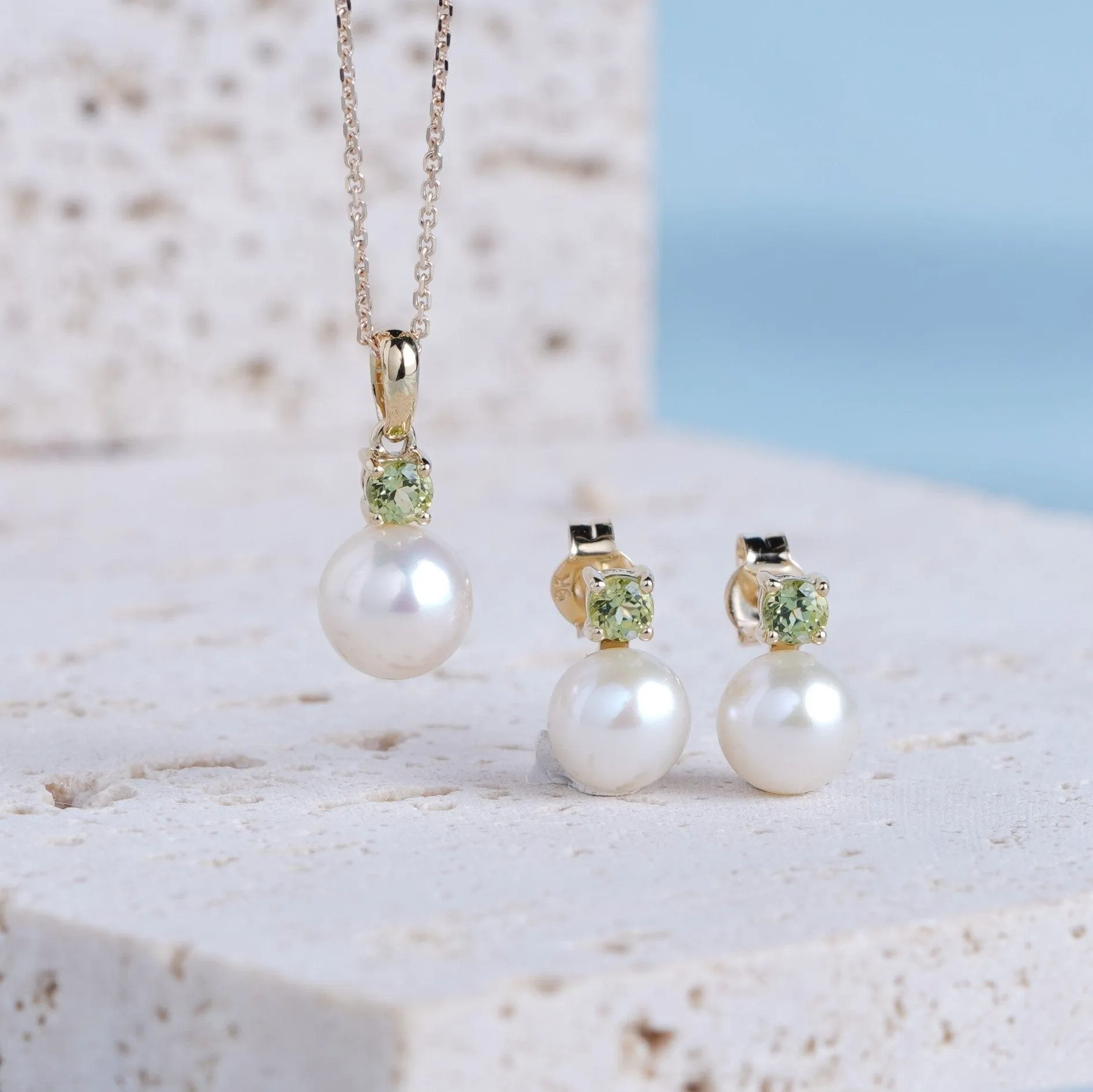 Modern Pearl & Peridot Pendant in 9ct Yellow Gold sold by Gemondo Jewellery product image thumbnail 2