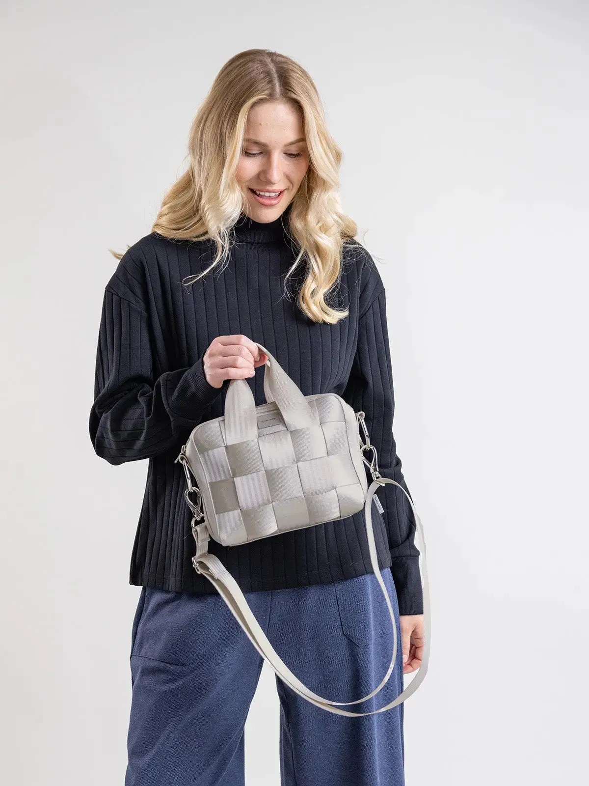 HILLA bag, pearl sold by Globe Hope product image thumbnail 3