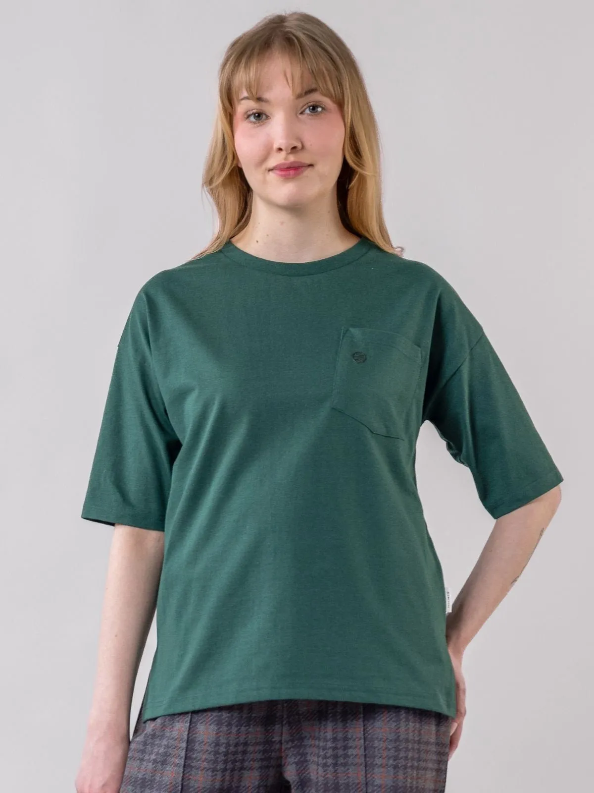 LUIRO T-shirt, hunter green sold by Globe Hope product image thumbnail 3