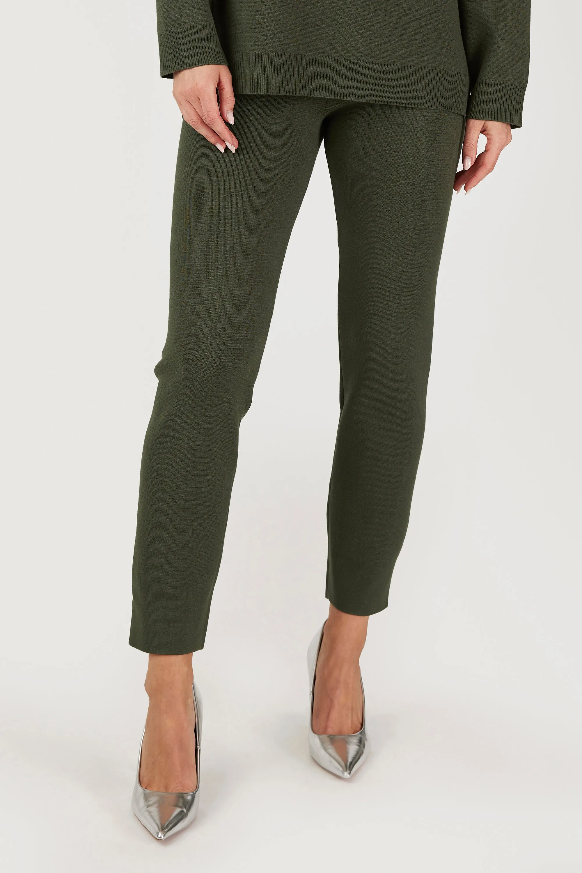 GOMAYE GMSONNY LONG KNITWARE TROUSERS DARK OLIVE sold by Gomaye product image thumbnail 2