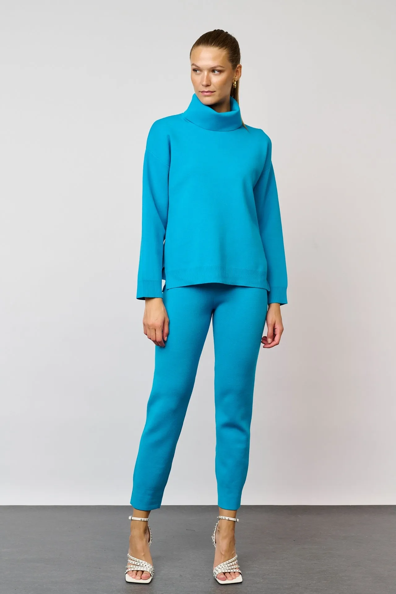 GOMAYE GMSONNY LONG KNITWARE TROUSERS LAKE BLUE sold by Gomaye