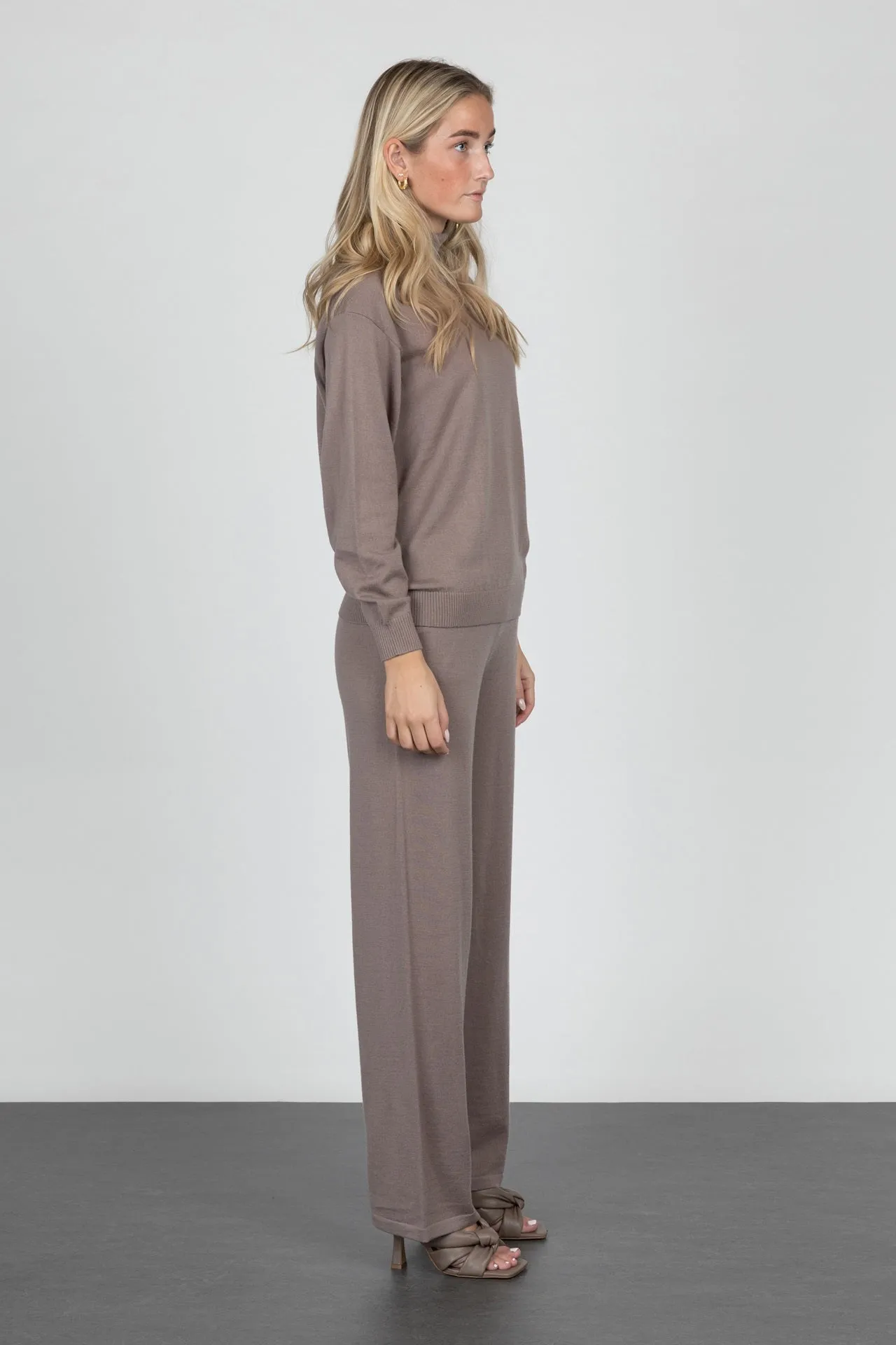 GOMAYE GMEMILY LOOSE KNITWARE TROUSERS ALMOND BROWN sold by Gomaye product image thumbnail 4