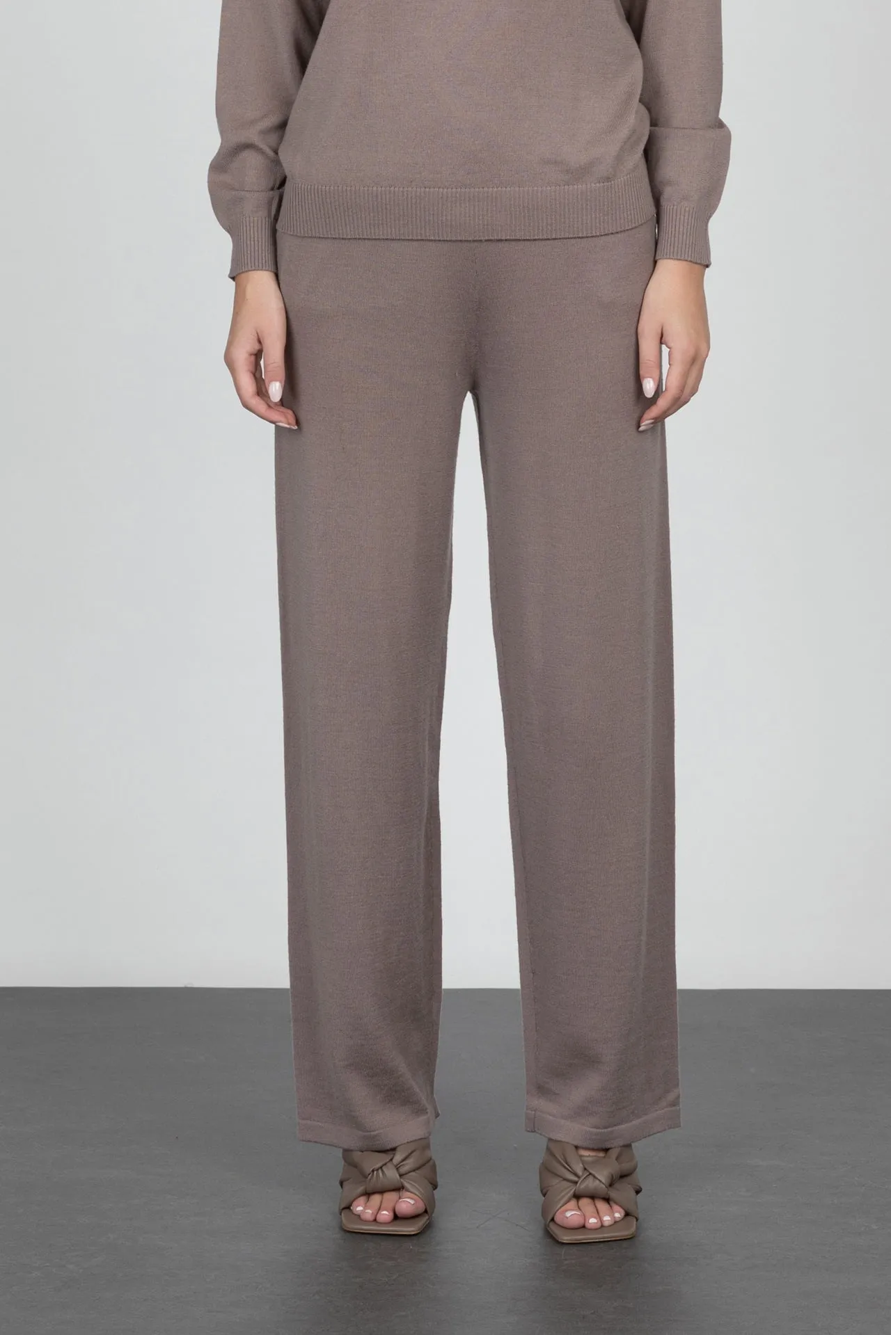 GOMAYE GMEMILY LOOSE KNITWARE TROUSERS ALMOND BROWN sold by Gomaye product image thumbnail 2