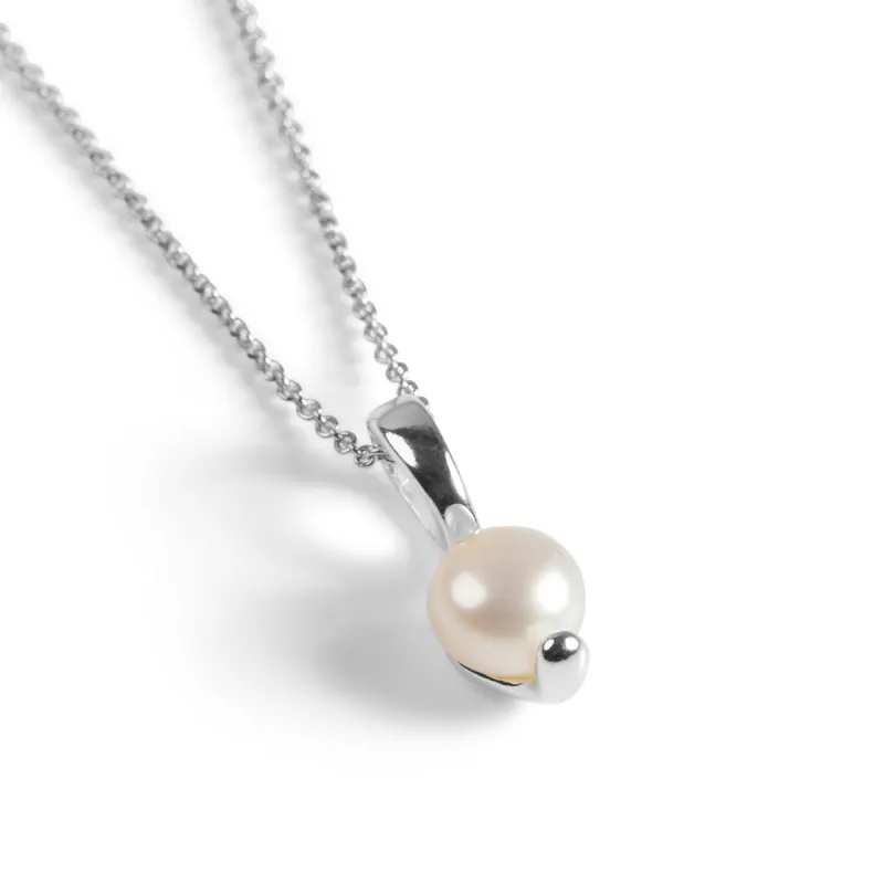 Elegant Necklace in Silver and Pearl sold by Henryka