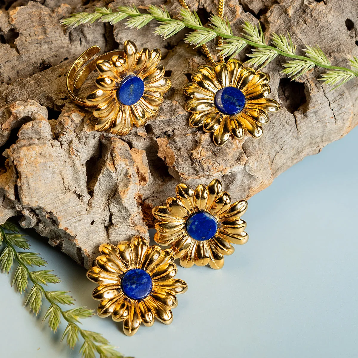 Marguerite Daisy Ring with Silver with 24ct Gold & Lapis Lazuli sold by Henryka product image thumbnail 3