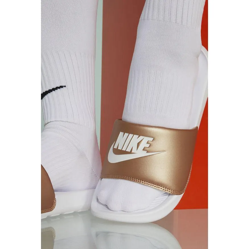 NIKE WOMEN'S VICTORI ONE WHITE/GOLD SLIDES sold by INSPORT product image thumbnail 4