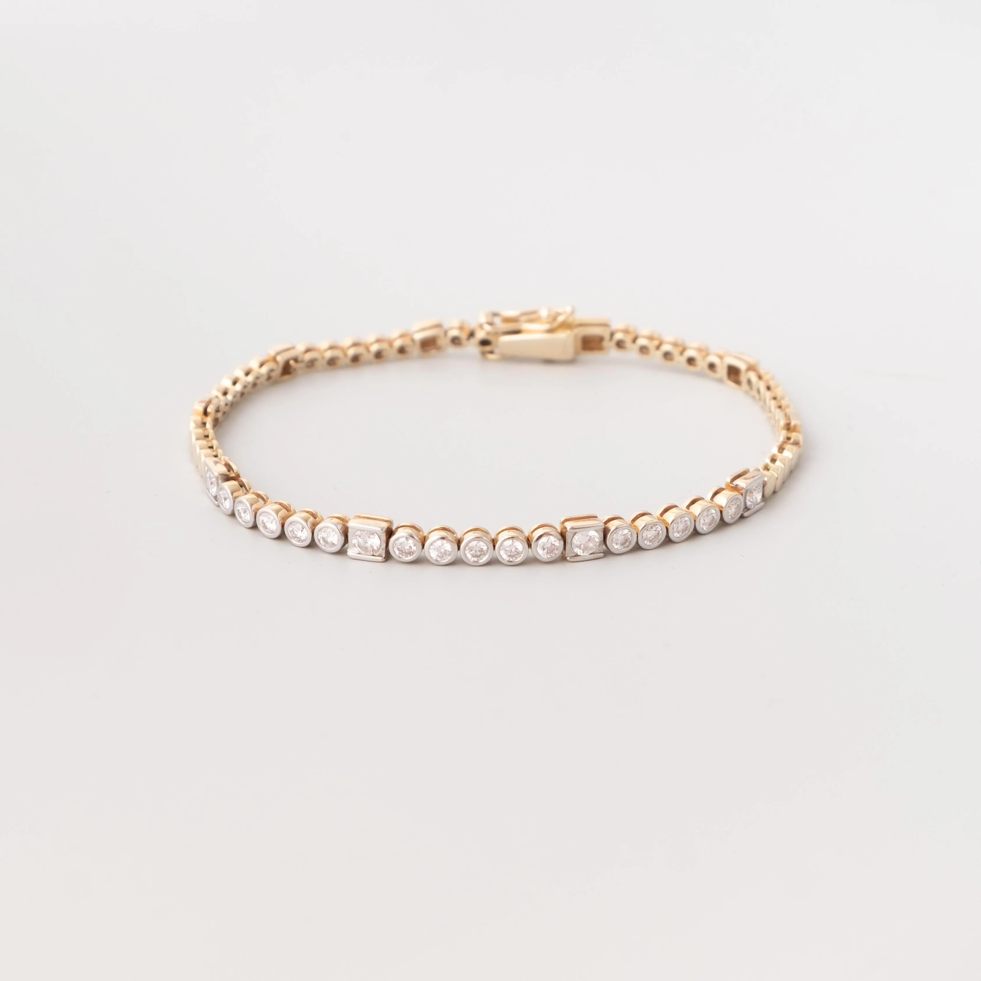Diamond Tennis Bracelet Solid Gold sold by Ivalo.com