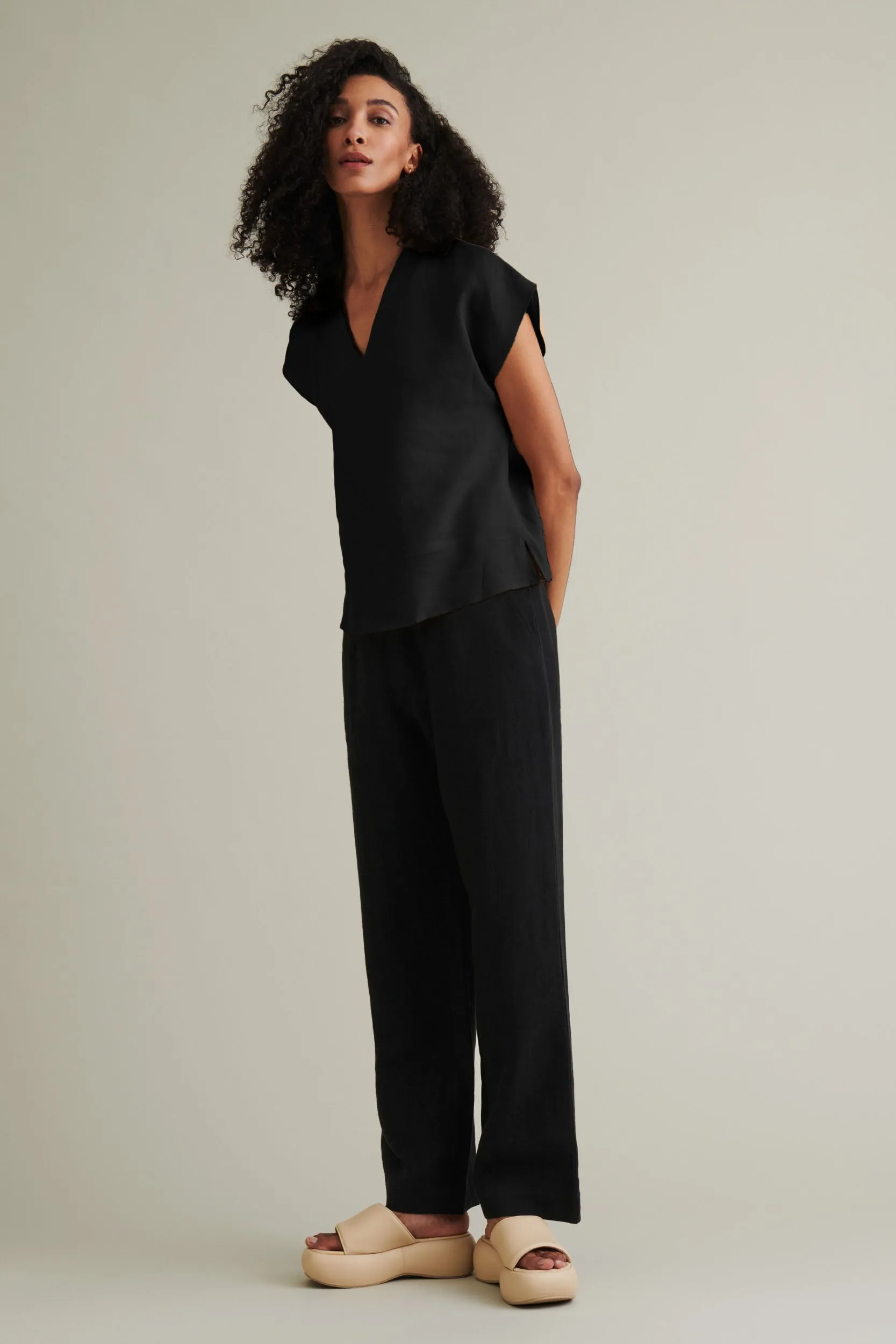 Väsby Linen Shirt Black sold by Ivalo.com