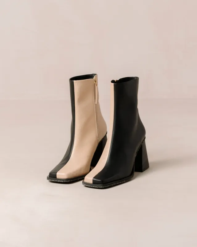 South Bicolor Leather Boots Black & Beige sold by Ivalo.com