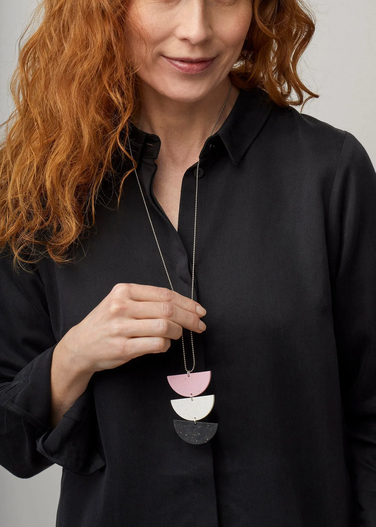 Beans Pendant No.3 Cherry/Snow/Granit sold by Ivalo.com