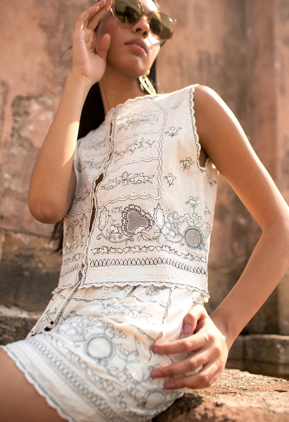 Vintage Vogue Top White sold by Ivalo.com product image thumbnail 3