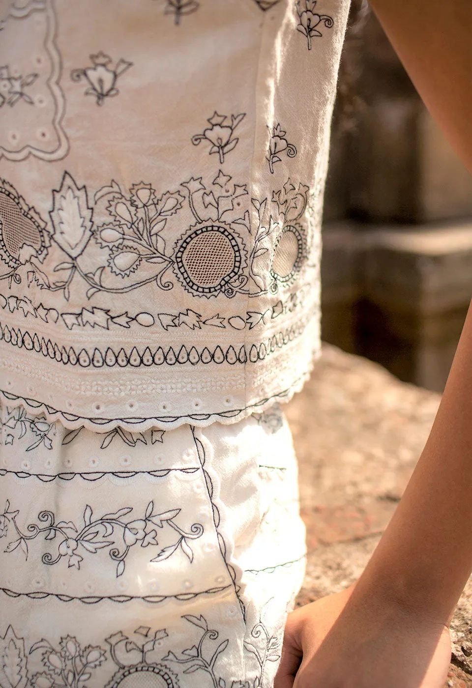 Vintage Vogue Top White sold by Ivalo.com product image thumbnail 4