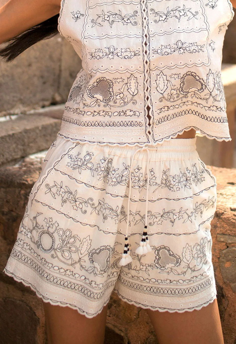 Vintage Vogue Top White sold by Ivalo.com product image thumbnail 2