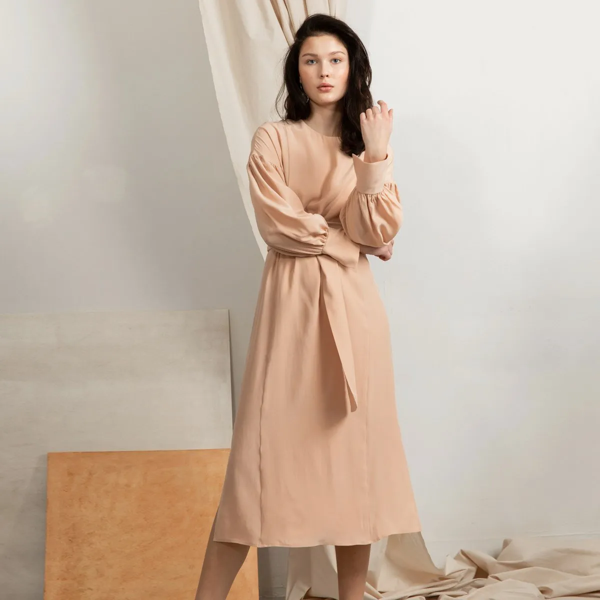 Sunday Silk Midi Dress In Powder Pink sold by Ivalo.com product image thumbnail 4