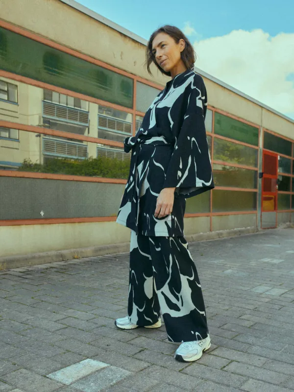 Waving Jacquard Pants Black/White sold by Ivalo.com