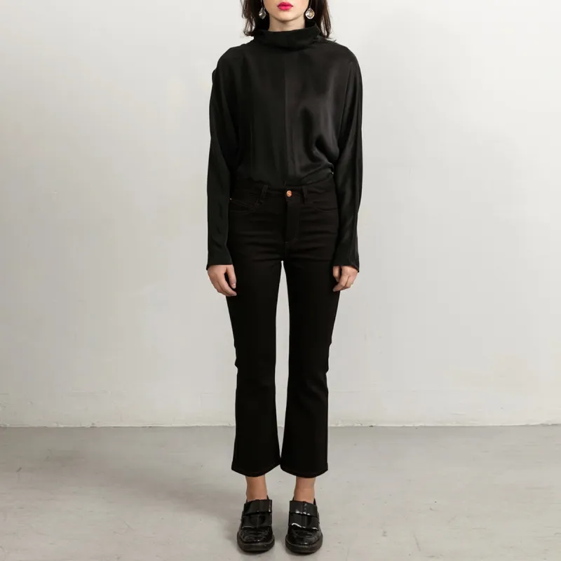 Flared Black Jeans With Matching Stitch Cropped sold by Ivalo.com