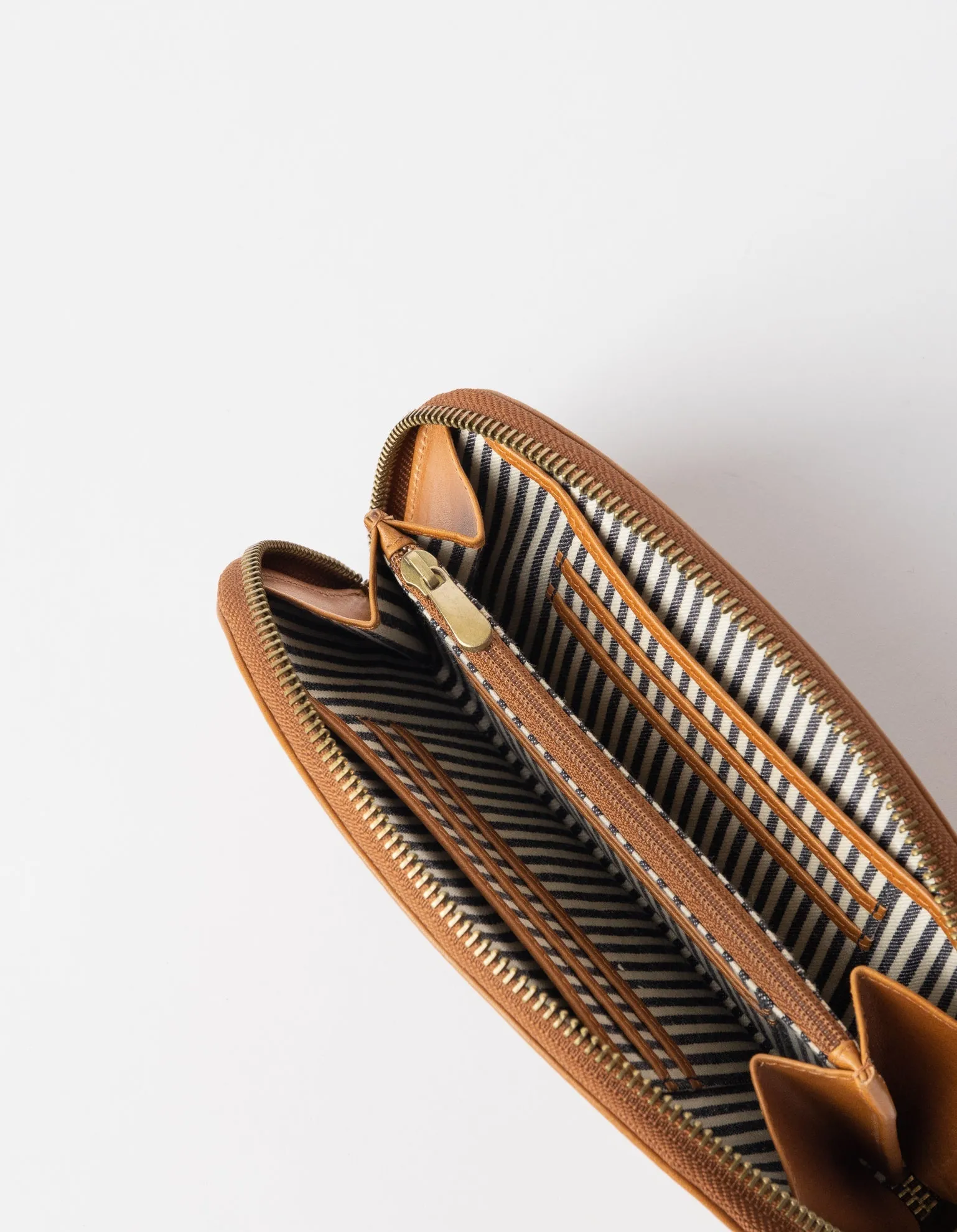 Blake Wallet Classic Leather Cognac sold by Ivalo.com product image thumbnail 2