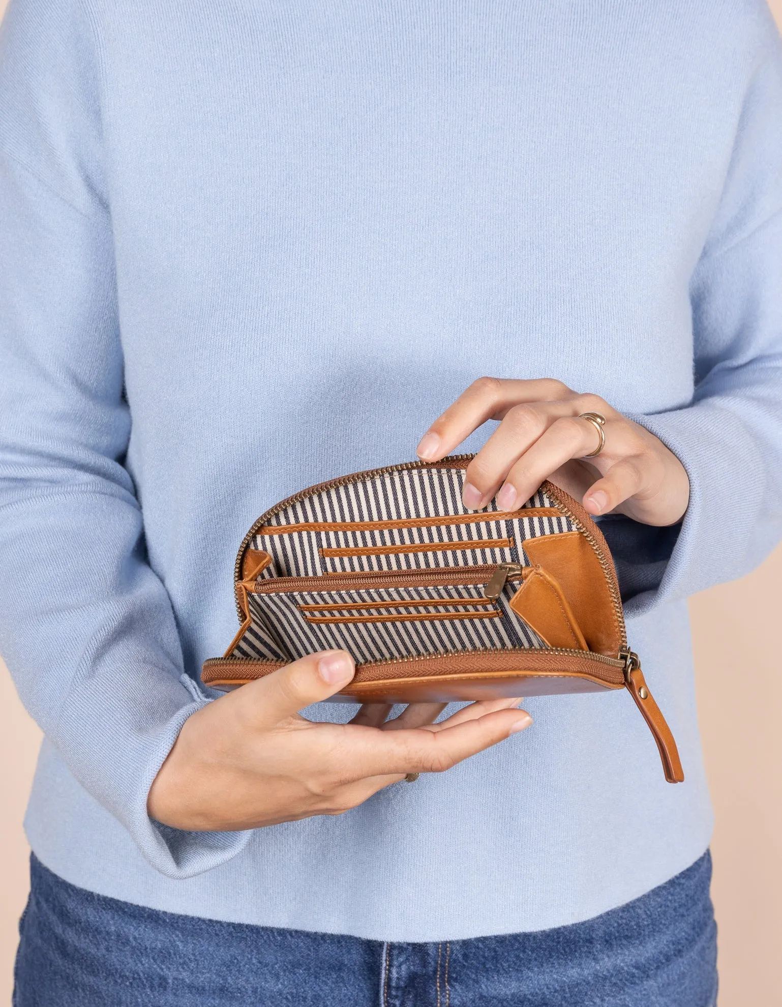 Blake Wallet Classic Leather Cognac sold by Ivalo.com product image thumbnail 5