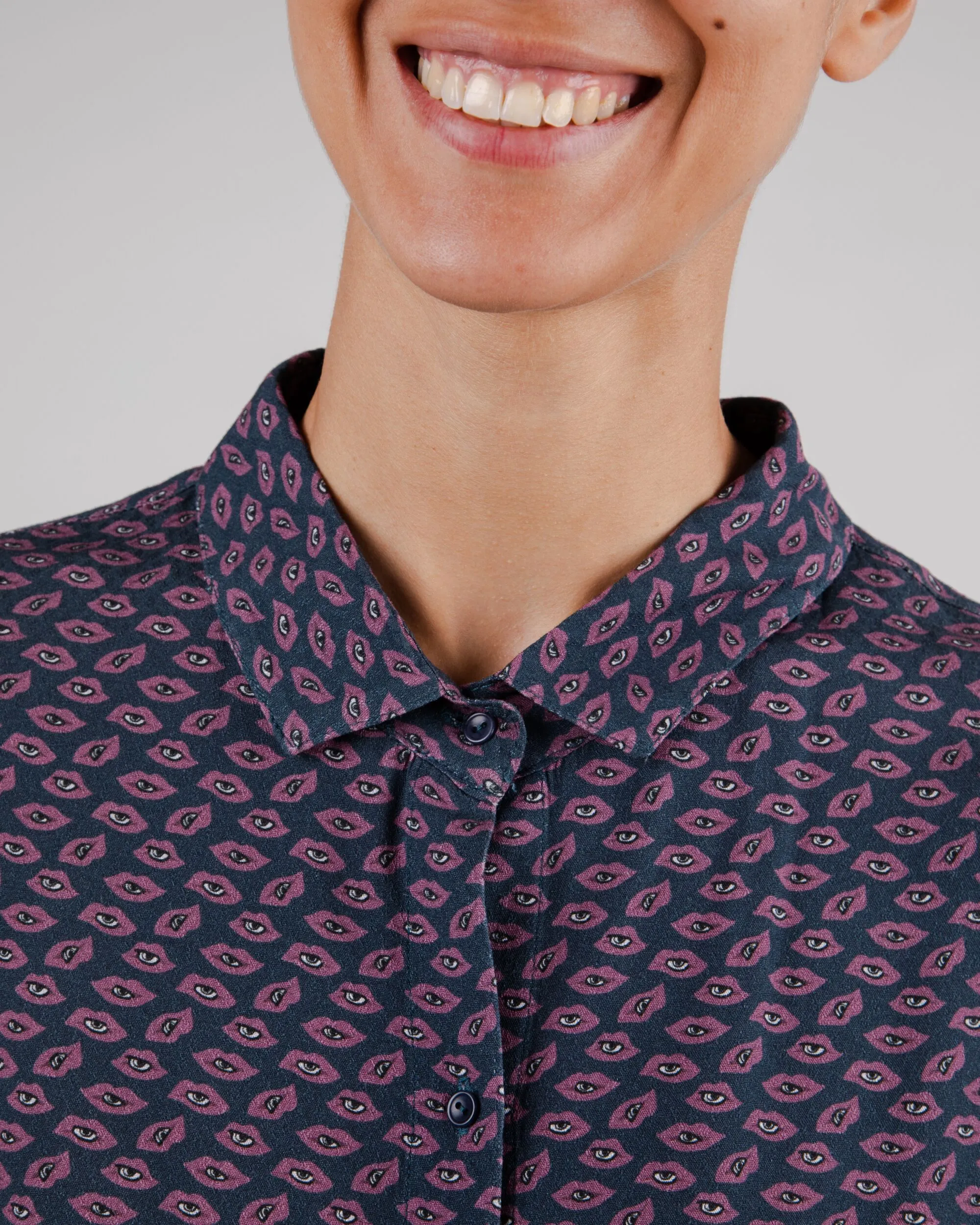 Blusa Slim Fit Lips Prune sold by Ivalo.com product image thumbnail 3