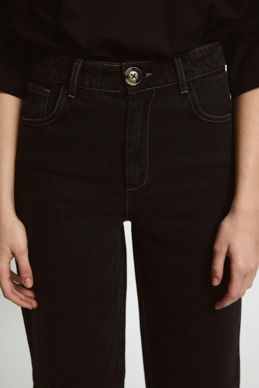 Allison Jeans sold by Ivalo.com product image thumbnail 3