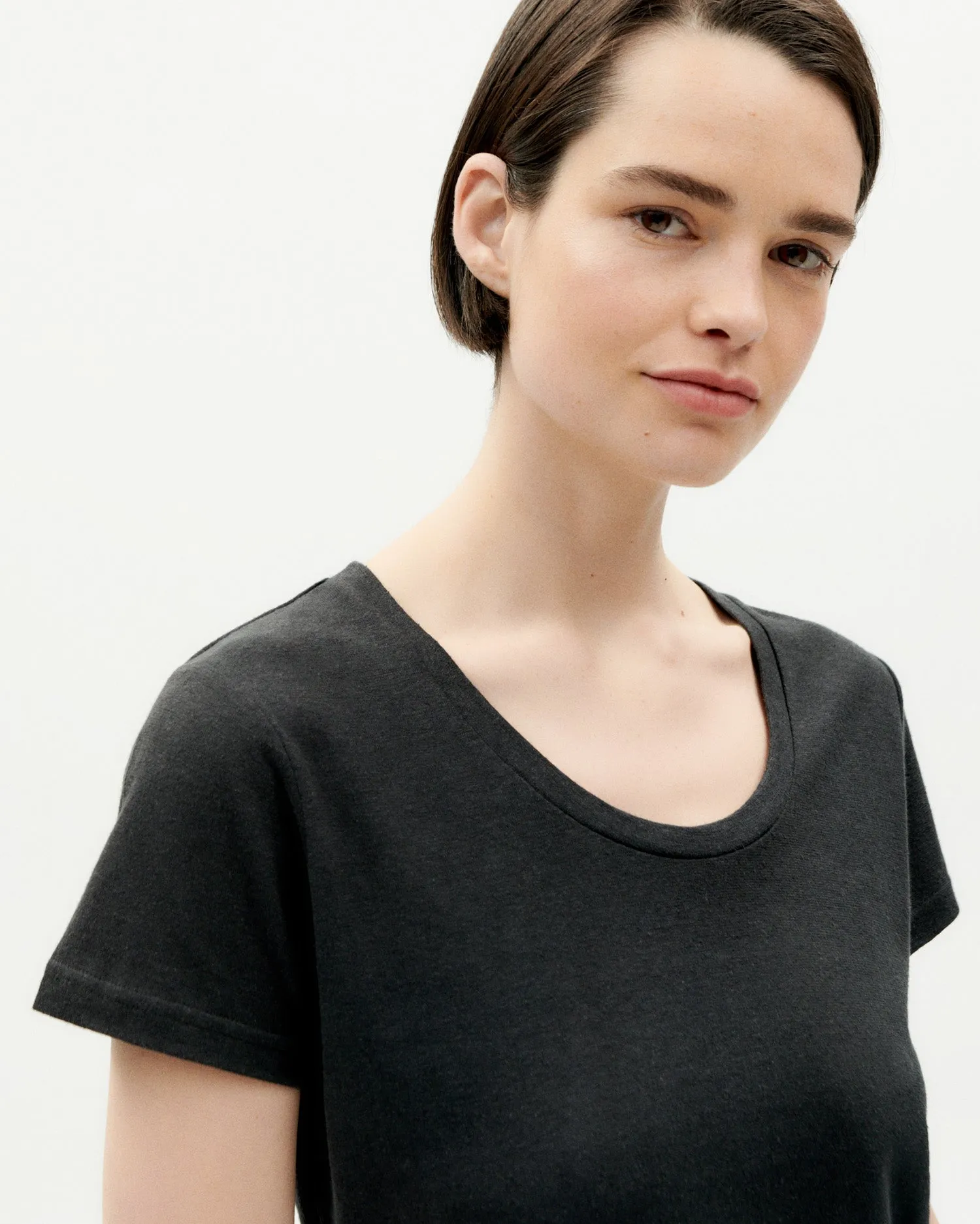 Regina Lightweight Hemp T-Shirt Black sold by Ivalo.com product image thumbnail 4