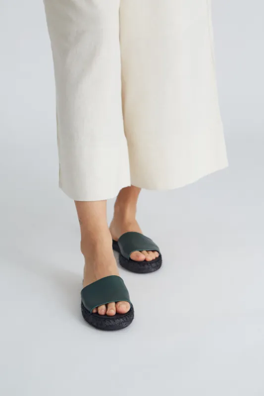 Flats Forest Green sold by Ivalo.com