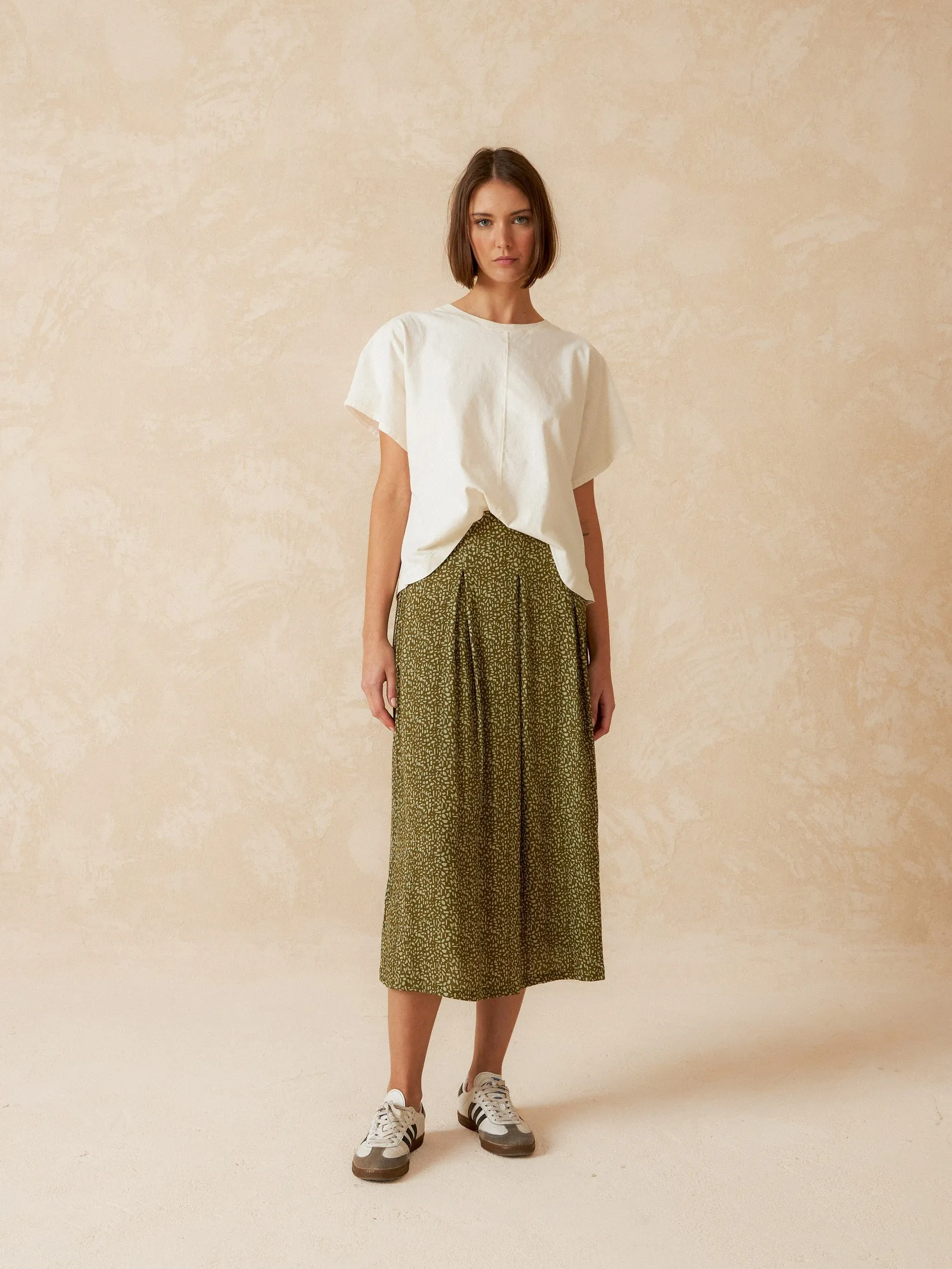 Basic Round Neckline T-Shirt Beige sold by Ivalo.com