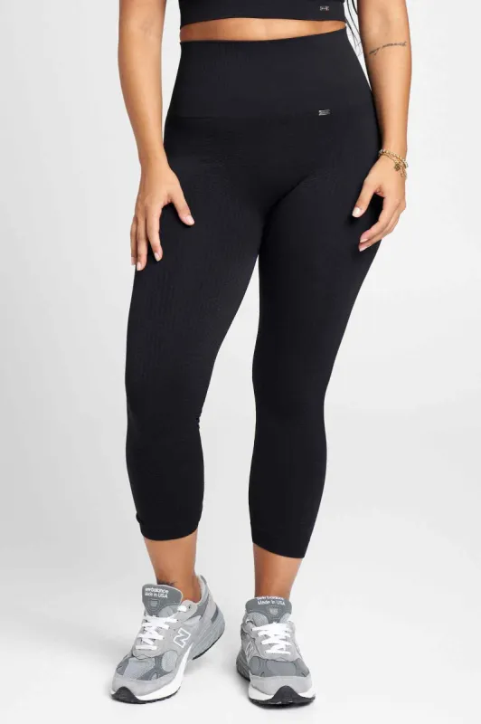 Flow Leggings Capri Black sold by Ivalo.com