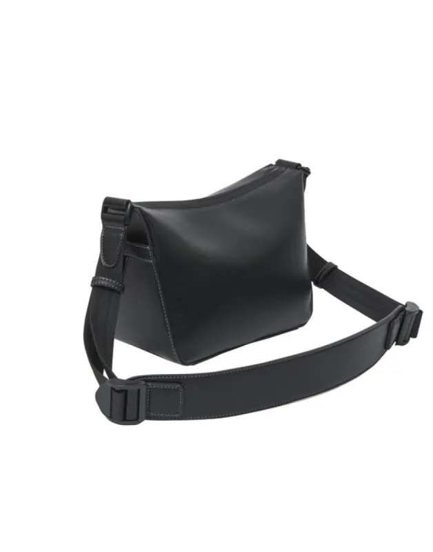 Track Small Soft Structure Paved Black made by Ivalo.com