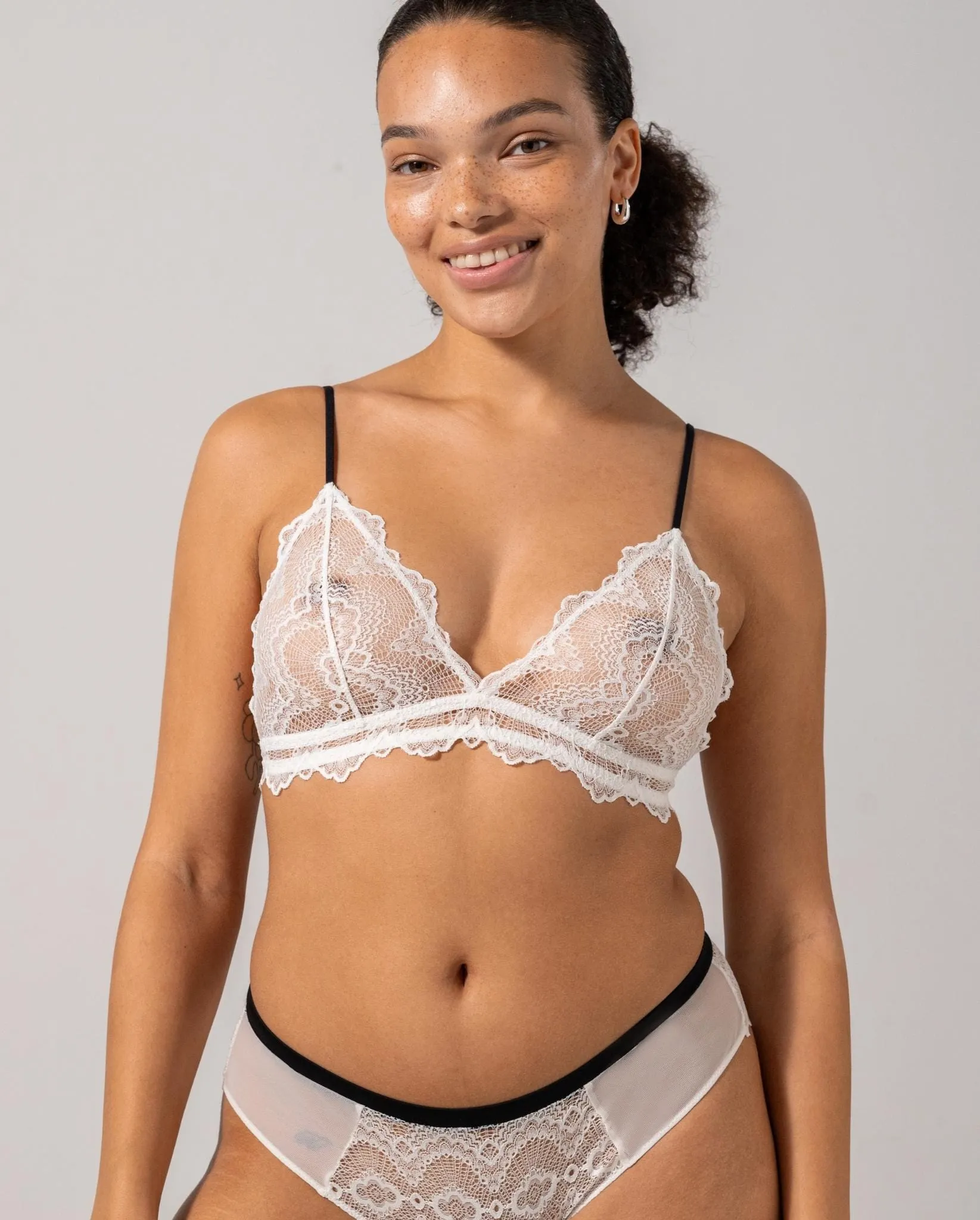 Lace Triangle Bralette White/Black sold by Ivalo.com product image thumbnail 3
