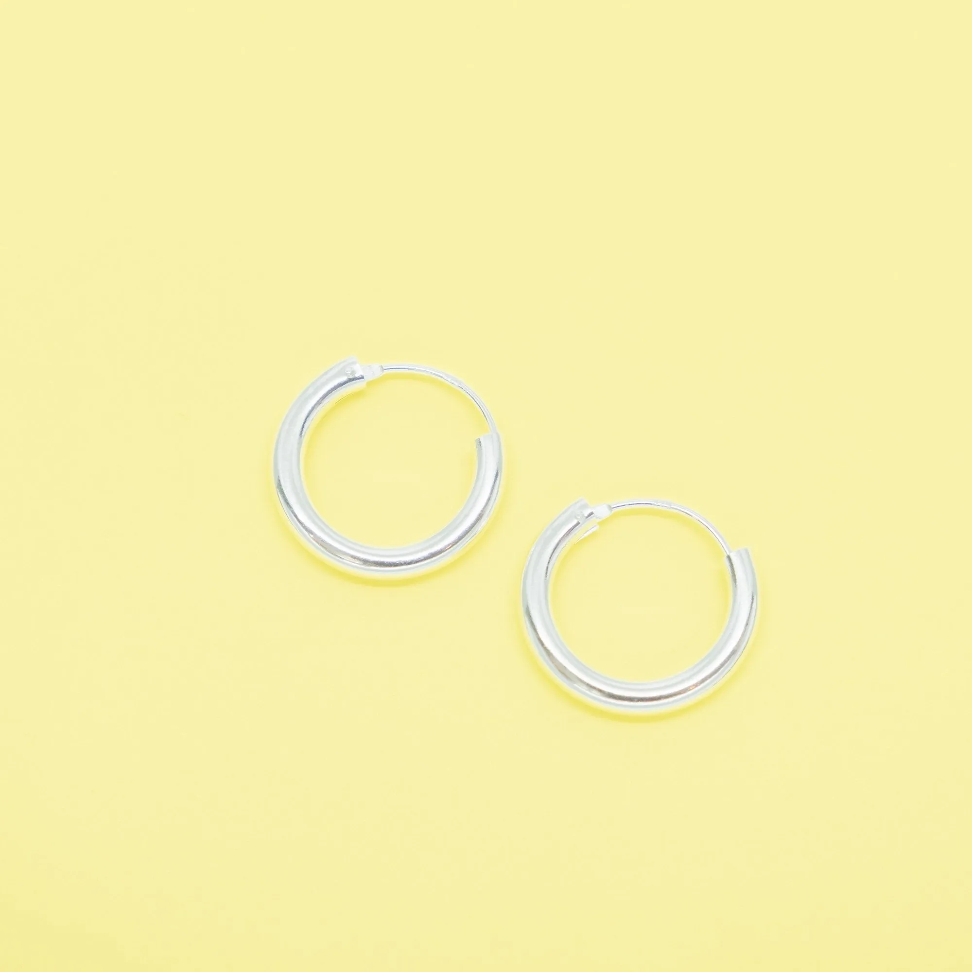 Bold Hoop Earrings S/M sold by Ivalo.com product image thumbnail 3